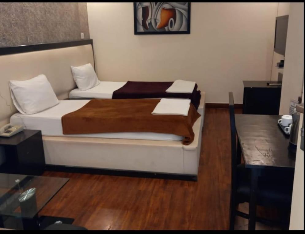 Kartikay Hotel Hisār الغرفة الصورة