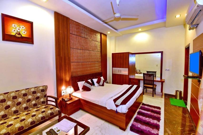 Kartikay Hotel Hisār الغرفة الصورة